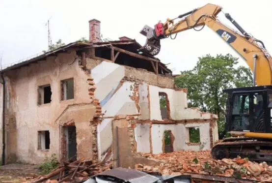 Демонтаж бетонного дома в Минске и Минской области