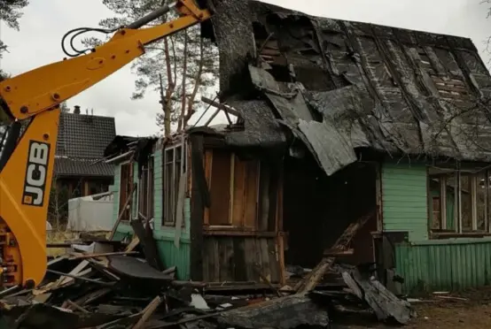 Демонтаж ветхого дома в Минске и Минской области